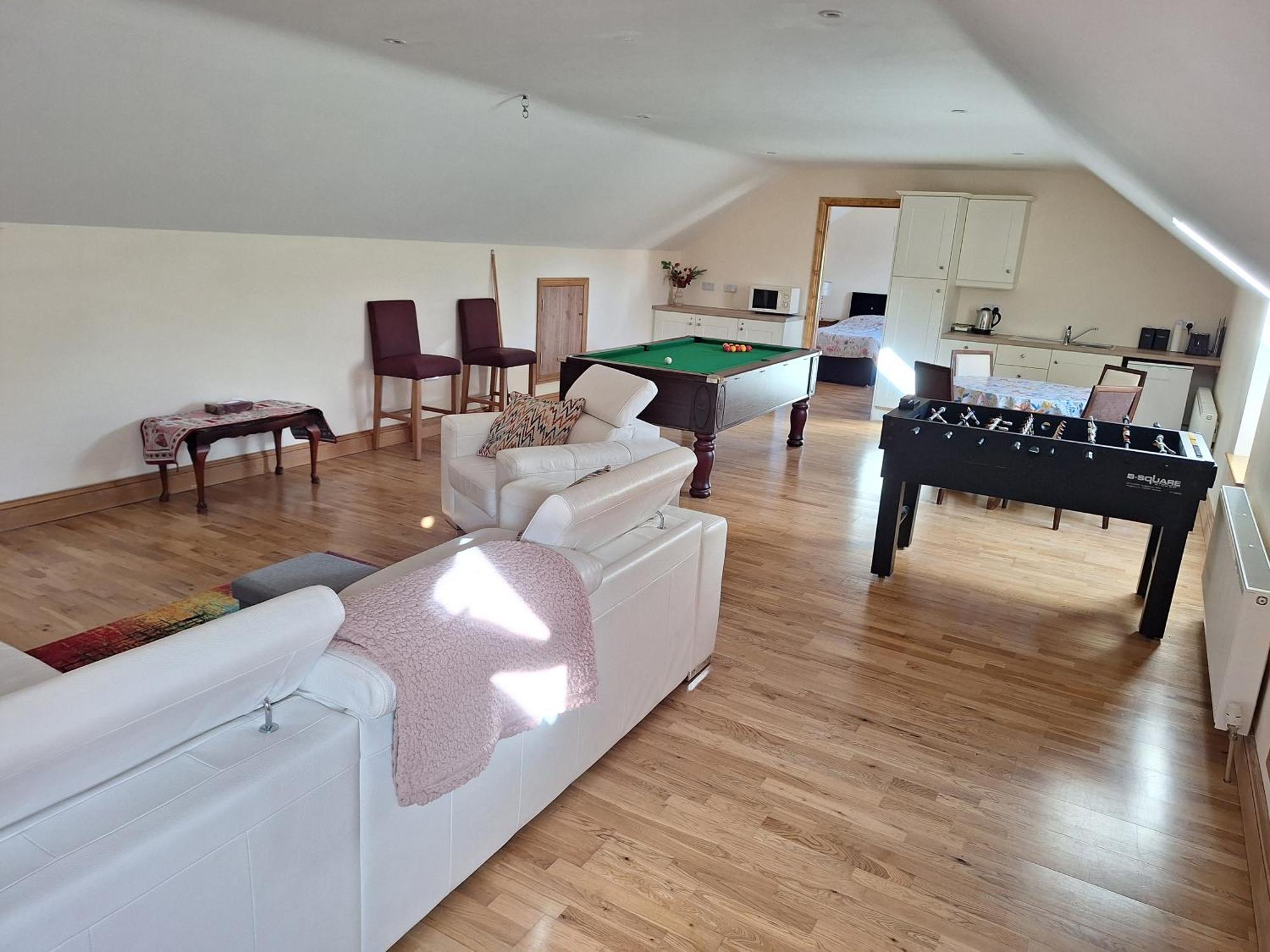 The Attic Apartment Килкени Екстериор снимка